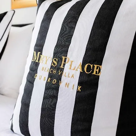 Villa Mey's Place On The *